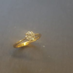 18ct gold and diamond ring 2016