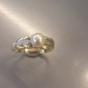 Japanese akoya pearl and gold ring 2015