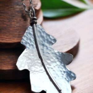 Oak leaf necklace in silver