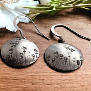 Daisy circle silver earrings