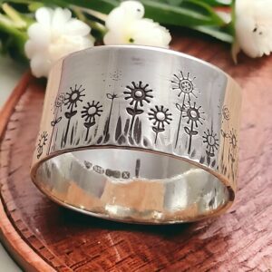 Silver daisy ring