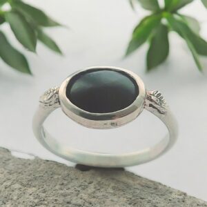 Silver and nephrite jade ring