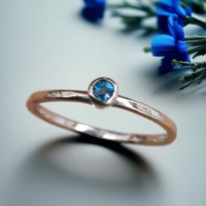 9ct and topaz ring
