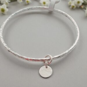 Broch silver hammered bangle with hammered circle charm