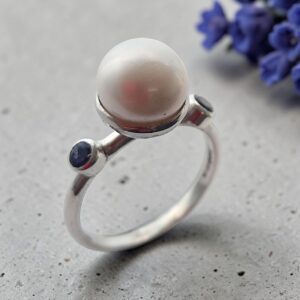 Silver, pearl and iolite ring