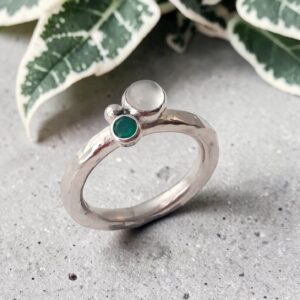 Silver hammered ring with green agate and white moonstone
